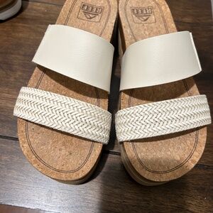 Reef Cushion Vista Hi Sandal - Excellent condition - Sz 6
